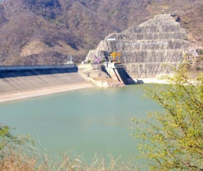 Lake Aguamilpa view from town shore