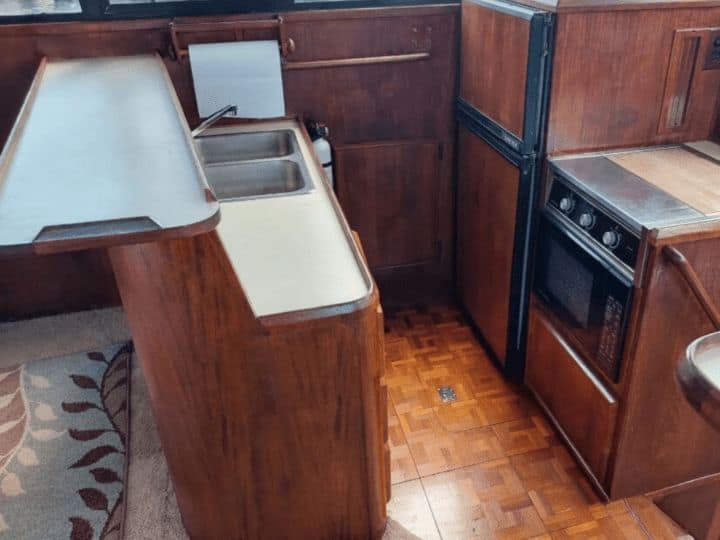 Samaki II - Interior cabin view 1