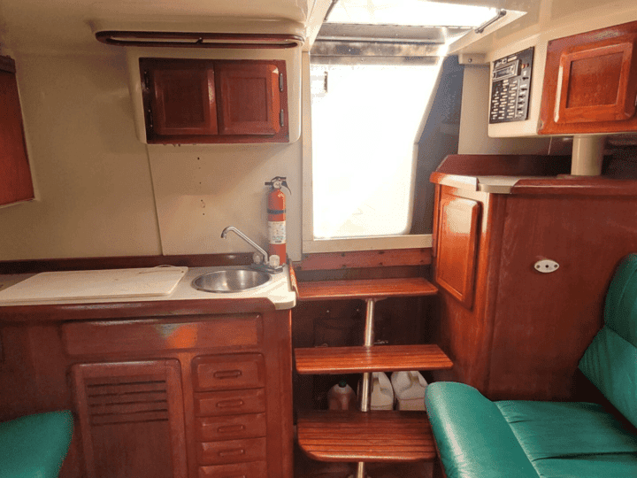 Samaki I - Interior cabin view 1